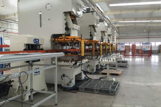 新能源汽车零部件全自动生产线-多机器人协同案例